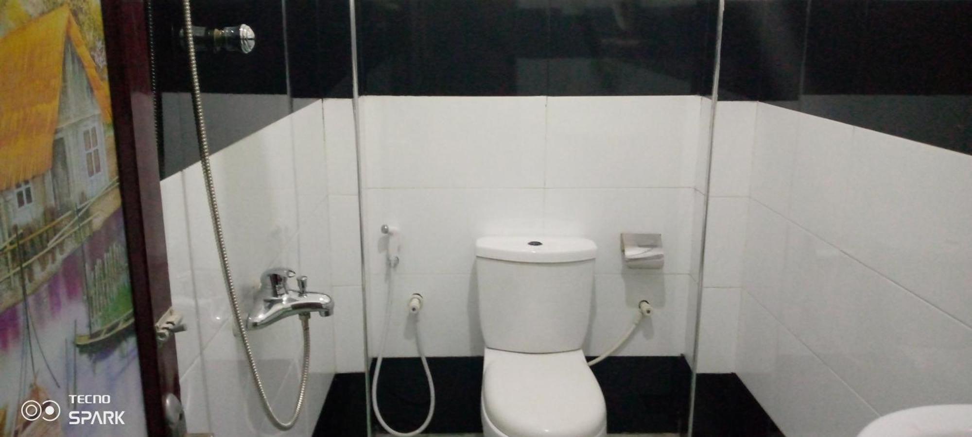 Desitha Family House Hotel Mirissa Bagian luar foto
