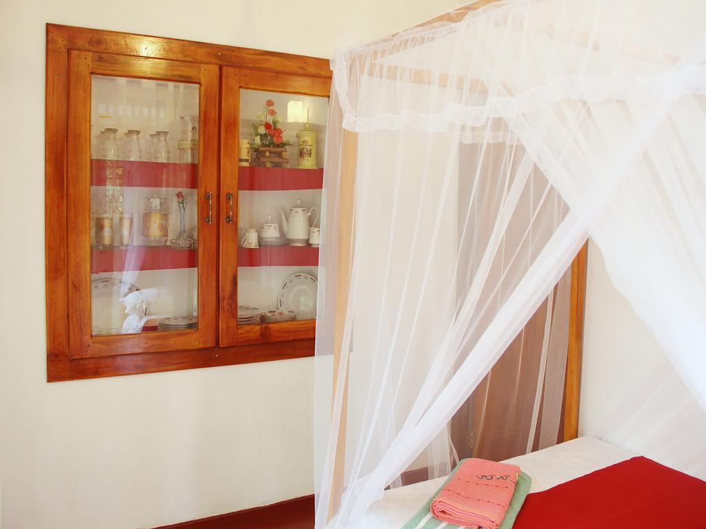 Desitha Family House Hotel Mirissa Bagian luar foto