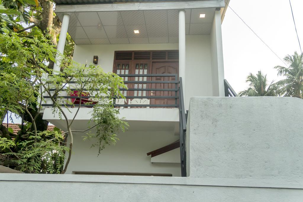 Desitha Family House Hotel Mirissa Bagian luar foto