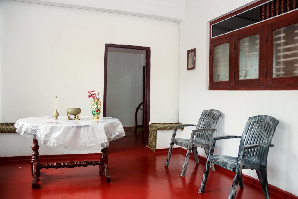 Desitha Family House Hotel Mirissa Bagian luar foto