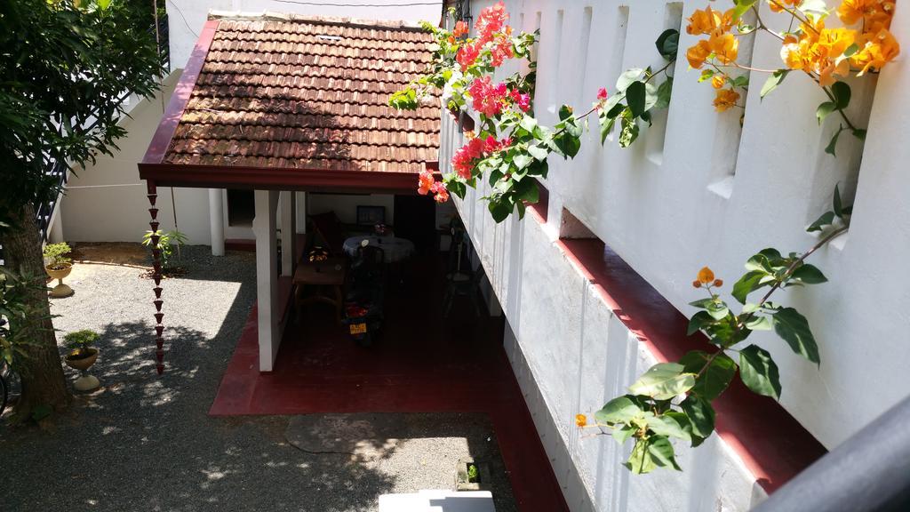 Desitha Family House Hotel Mirissa Bagian luar foto