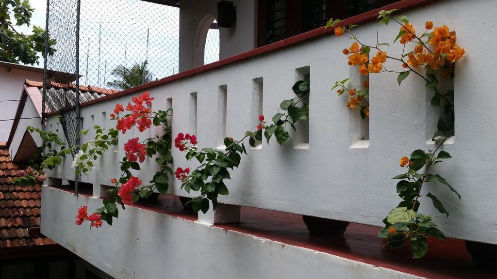 Desitha Family House Hotel Mirissa Bagian luar foto