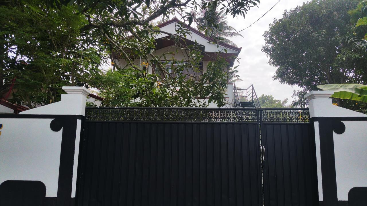 Desitha Family House Hotel Mirissa Bagian luar foto